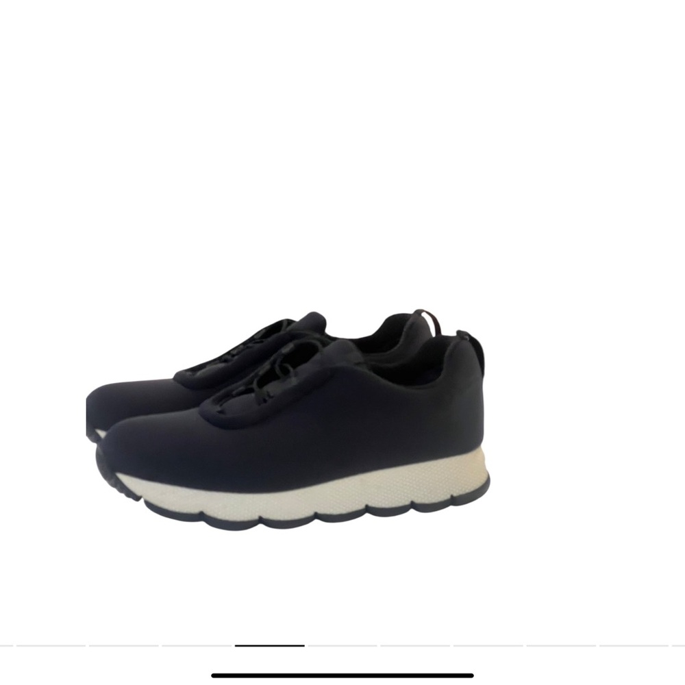 Prada sneakers for women
Size 38.5
In good condition - Picture 7 of 11